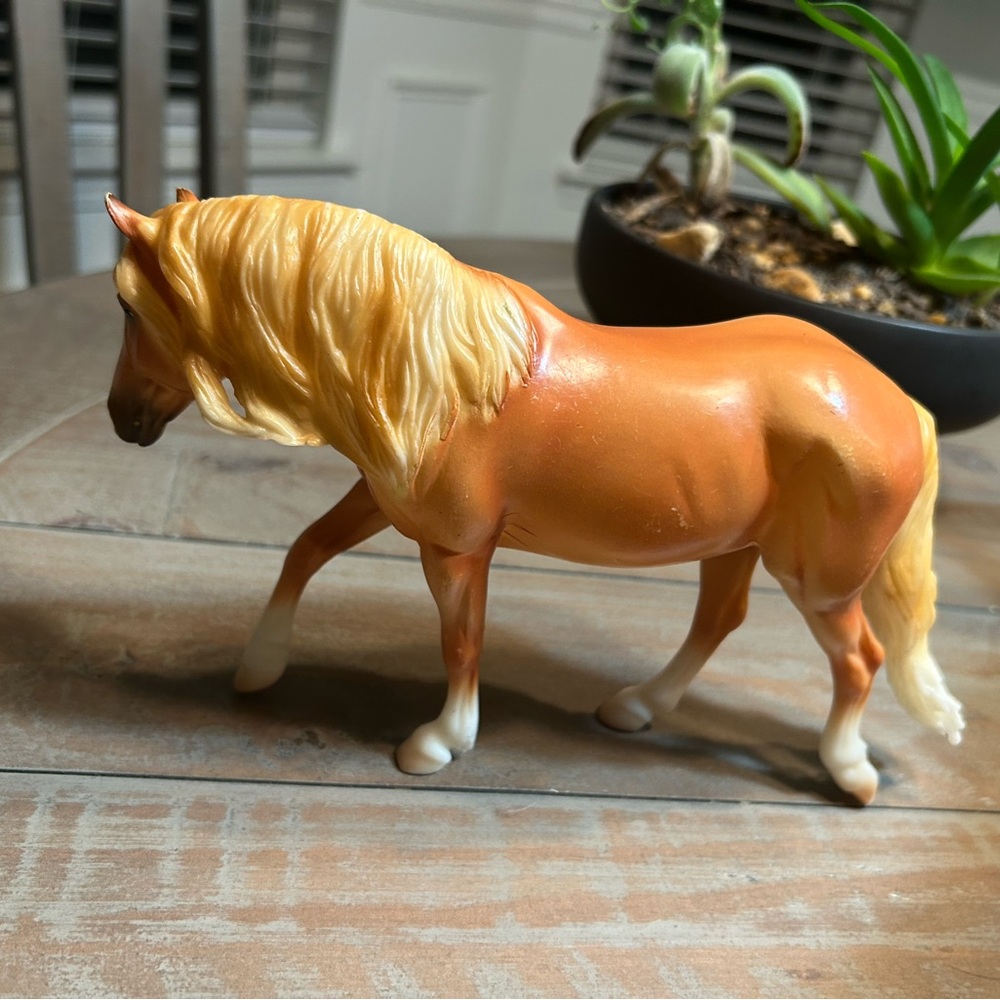 Breyer Classics Light Chestnut Palomino
